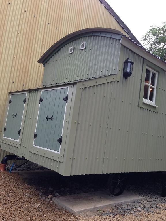 Posh Huts Farmstay Falstone エクステリア 写真